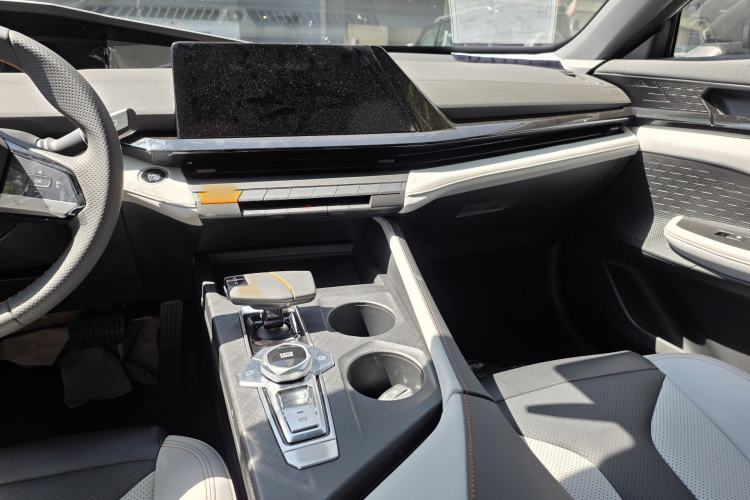 Used CHANGAN UNI-V iDD 2024 Blue Whale Smart Electric iDD 136km ZhiKu Model
