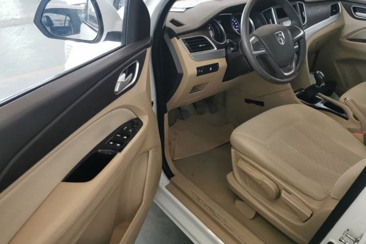 Used Baojun 730 2016 1.5L Manual Value Edition 7 Seats China V Emission Standard
