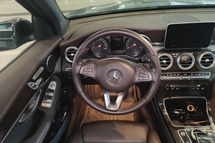 Used Mercedes-Benz GLC 2018 GLC 260 4MATIC Luxury Model Steering Wheel