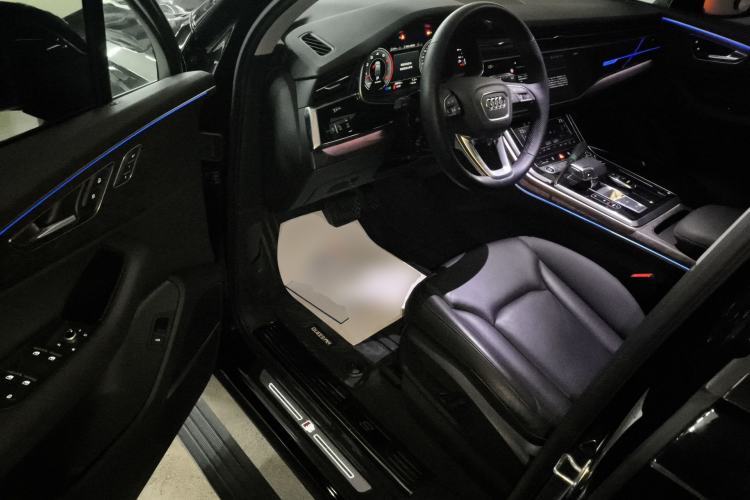 Used Audi Q7 2022 55 TFSI quattro S line Sport model
