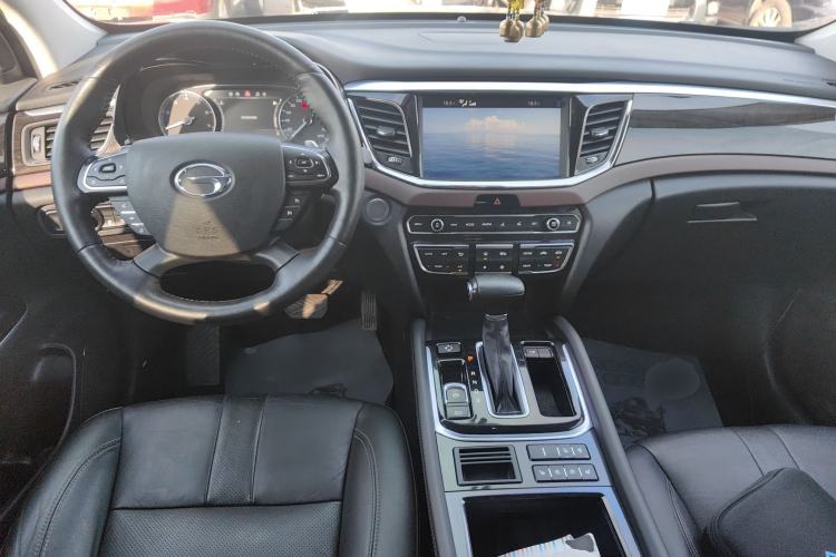 Used GAC Trumpchi GS8 2017 320T Two-Wheel Drive Luxury Smart Connectivity Version (7 Seats) Center Console