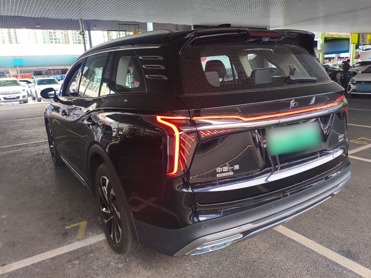 Hongqi HS7 PHEV 2024 2.0T PHEV Four-Wheel Drive Flagship Edition 6 Seats — снимка 4