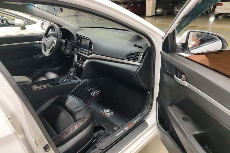 Used Hyundai Elantra (6th Generation / Lingdong) 2016 1.6L Automatic ZhiXuan – Elite Version Right Front Seat