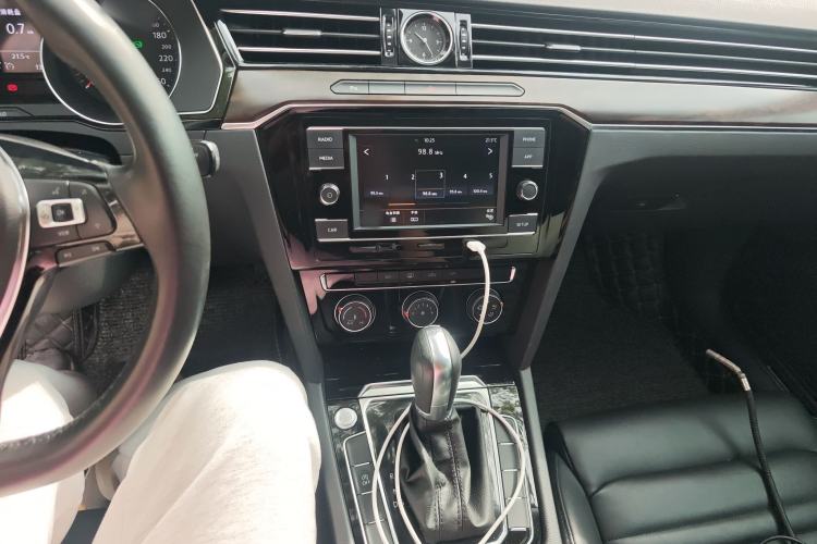 Used Volkswagen Magotan 2019 330TSI DSG Leading Model China VI Standard Audio And AC Panel