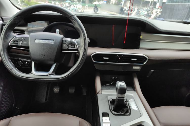 Used JETOUR X90 PLUS 2023 Revised 1.5T Manual 7-Seater Family Van Center Console