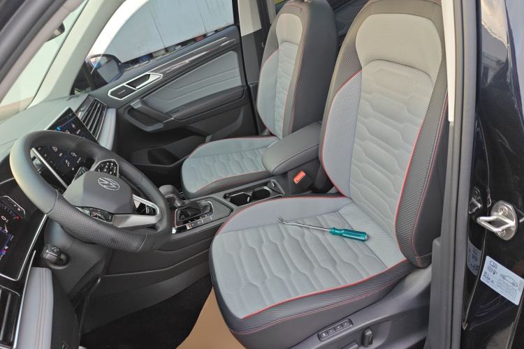 Used Volkswagen Tiguan L 2023 330TSI Automatic Two-Wheel Drive R-Line Flagship Edition Left Front Seat