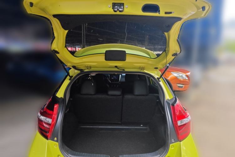 Used Toyota YARiS L Zhi Xuan 2017 1.5G CVT JingSu Model with Upgraded Sunroof Trunk