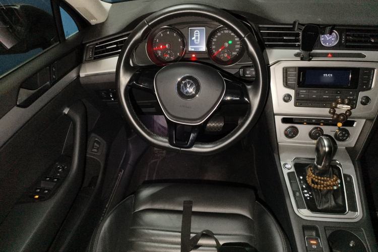 Used Volkswagen Magotan 2017 330TSI DSG Comfort Model Steering Wheel