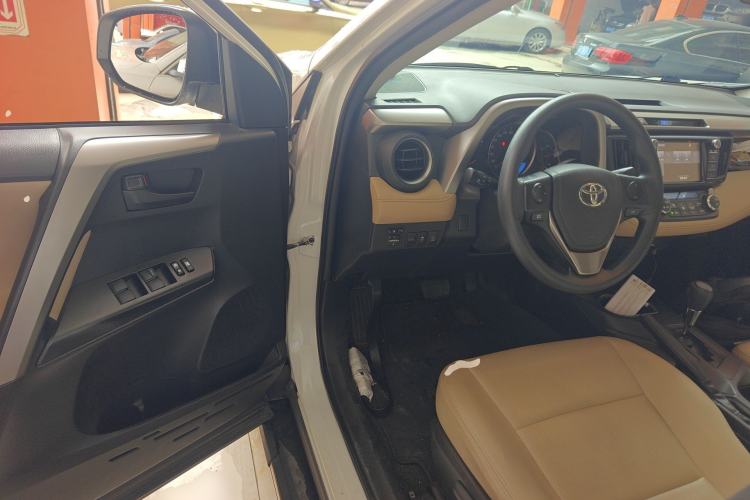 Used Toyota RAV4 2016 2.0L CVT Two-Wheel Drive Fashion Edition China V Standard