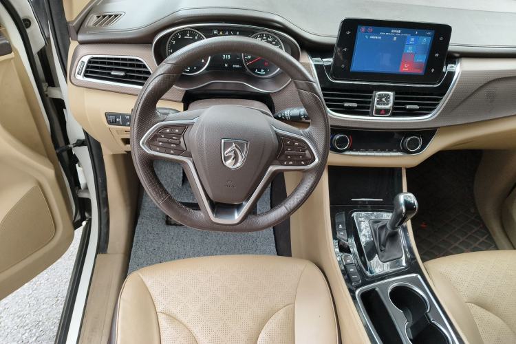 Used Baojun 730 2017 1.8L iAMT Luxury Version 7-Seater
