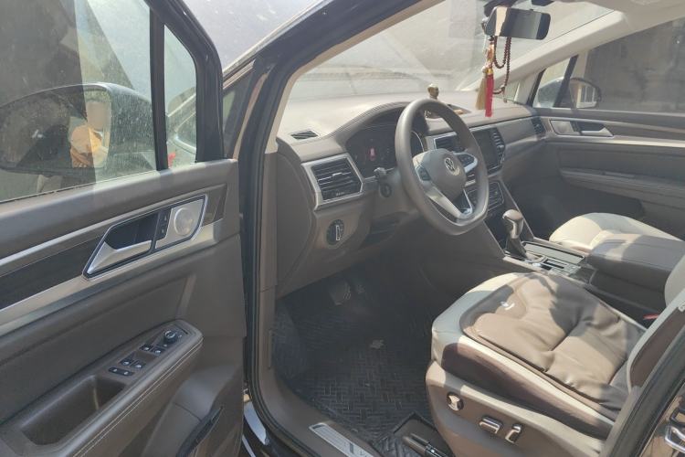 Used Volkswagen Viloran 2020 330TSI Business Edition Driver Seat