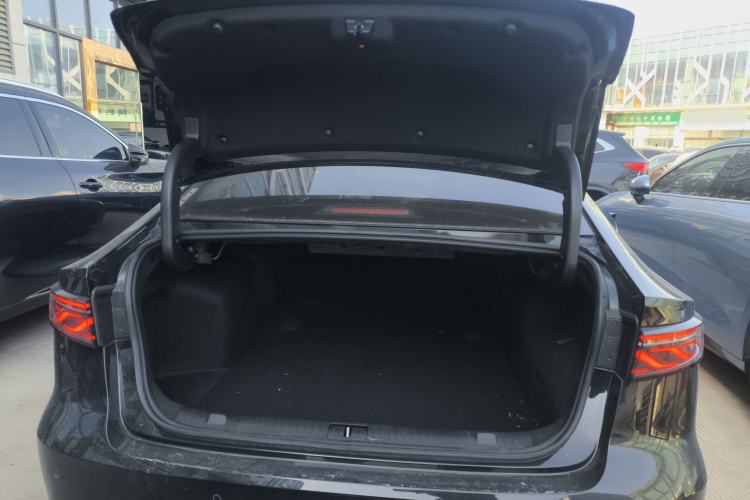 Used Fengyun A8L 2025 1.5 TGDI 145 km Comfort Version Trunk