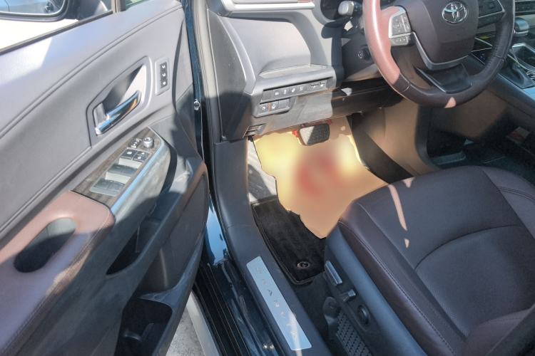 Used Toyota Granvia 2023 2.5L Hybrid Flagship VIP Edition Driver Seat