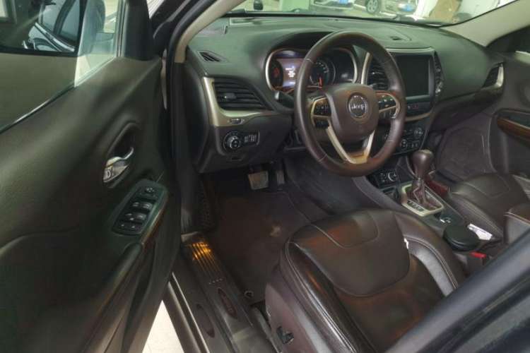 Used Jeep Cherokee 2017 2.0L Superior Edition