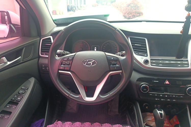 Used Hyundai Tucson 2018 1.6T Dual-Clutch Two-Wheel Drive 15th Anniversary Special Edition Steering Wheel