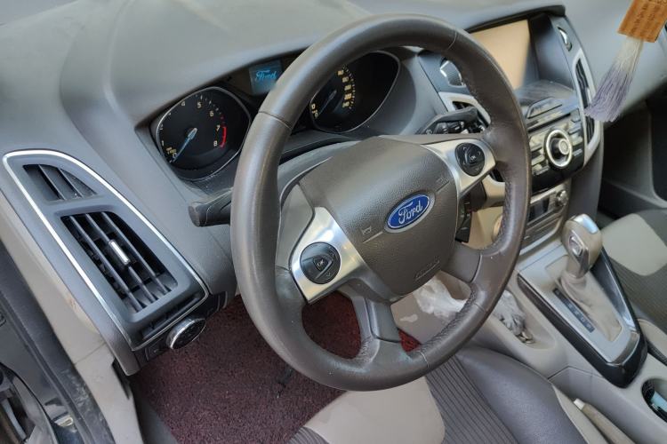 Used Ford Focus 2012 Sedan 1.6L Automatic Fashion Edition
