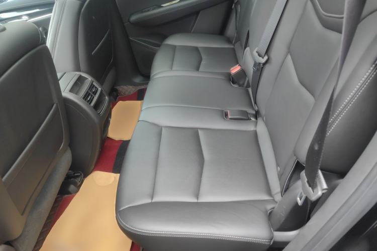 Used Cadillac XT5 2022 2.0T Two-Wheel Drive Luxury Version Left Rear Seat