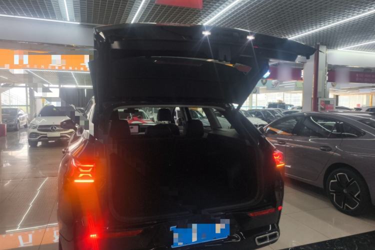 Used Volkswagen Tavendor 2024 380TSI All-Wheel-Drive R-Line Cruise Premium Edition Trunk