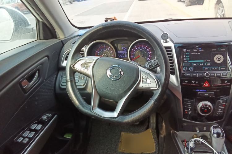 Used SsangYong Tivolan 2015 1.6L Automatic Two-Wheel Drive ZhiShang Edition Steering Wheel