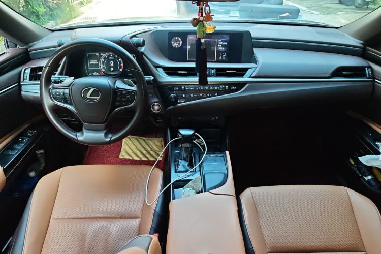Used Lexus ES 2018 200 Excellence Edition China V Standard Center Console