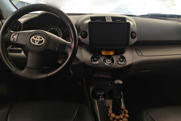 Used Toyota RAV4 2009 2.0L Manual Classic Edition Center Console