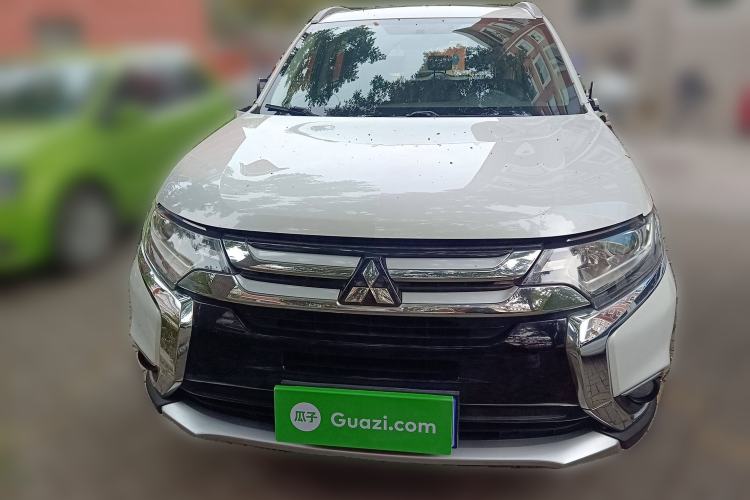 Used Mitsubishi Outlander 2017 2.0L Two-Wheel Drive Glory Edition 5 Seats Front