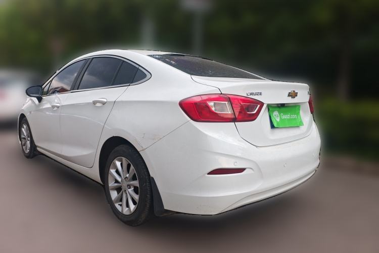 Used Chevrolet Cruze 2017 1.5L Automatic Pioneer Sunroof Edition
