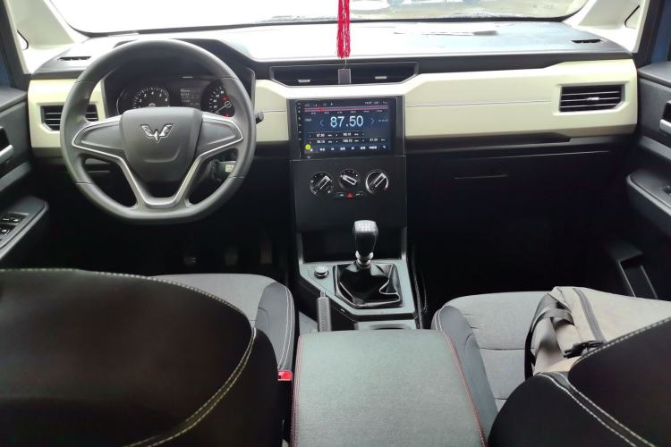 Used Wuling Hongguang PLUS 2019 1.5T Manual Comfort Version 7 Seats
