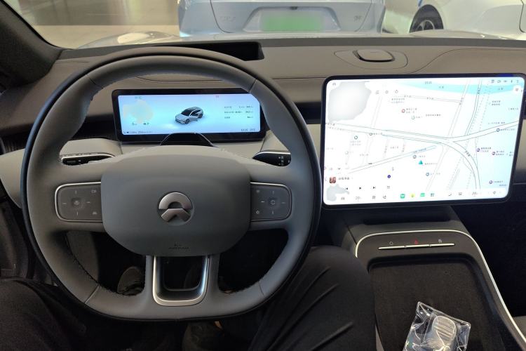 Used Nio ET5T 2025 75 kWh Touring Center Console