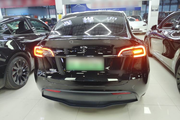 Used Tesla Model Y 2023 Long-Range All-Wheel-Drive Version
