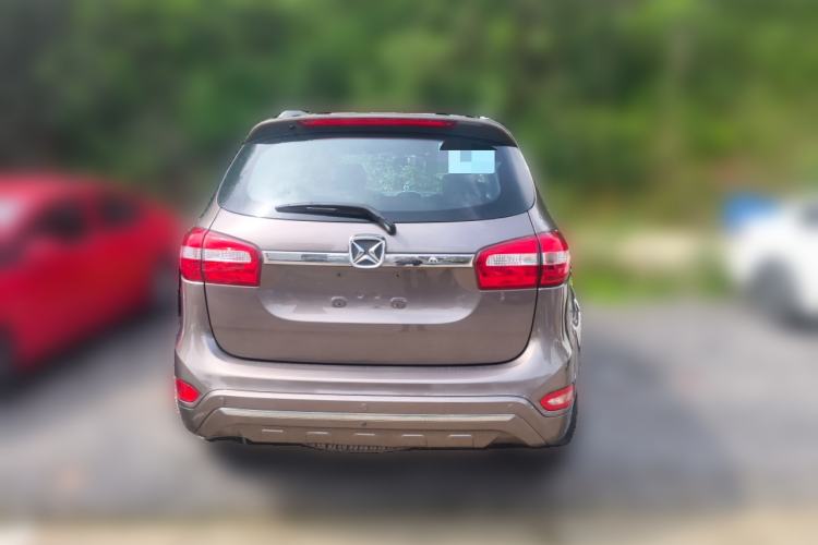 Used JMC Yusheng S350 2014 2.4T Automatic 2WD Diesel Luxury Version with Sunroof 5 Seats
