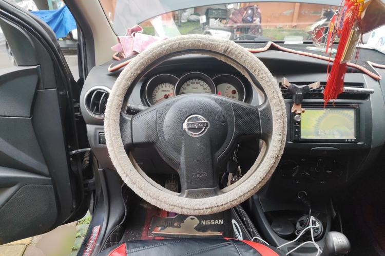 Used Nissan Livina 2010 Jingyue Edition 1.6L Manual All-Around Model Steering Wheel