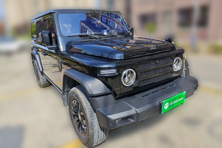 Used 212 T01 2024 2.0T Explorer Front Right 45 Deg