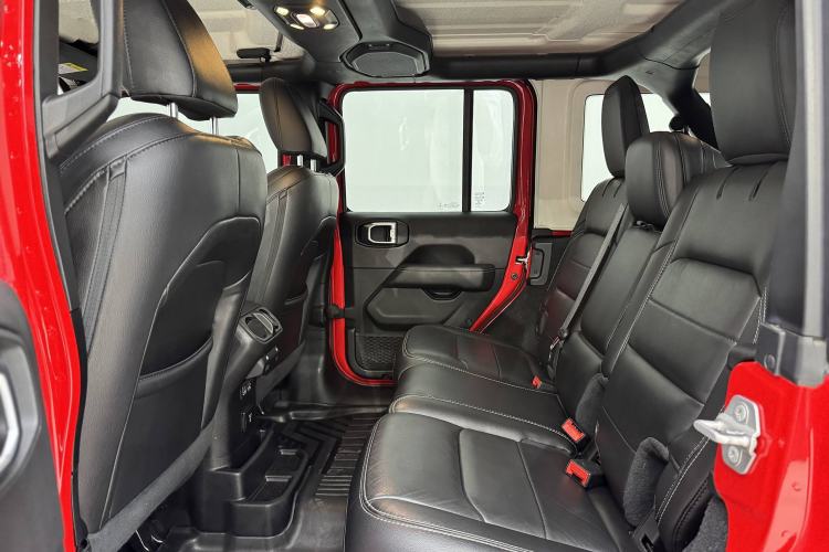 Used Jeep Wrangler 2019 2.0T Sahara Four-Door Version China VI Emission Standard