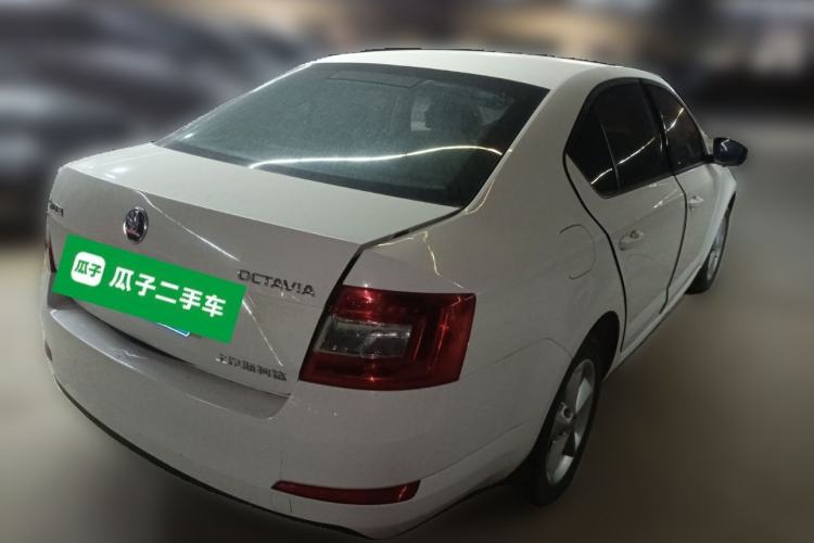 Used Skoda Octavia 2017 1.6L Manual Front-Wheel-Drive Version Rear Right 45 Deg