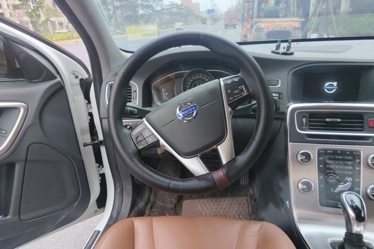 Used Volvo S60 2014 S60L 2.0T Zhiyuan Edition