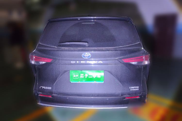 Used Toyota SIENNA 2023 2.5L Hybrid Deluxe Edition Rear