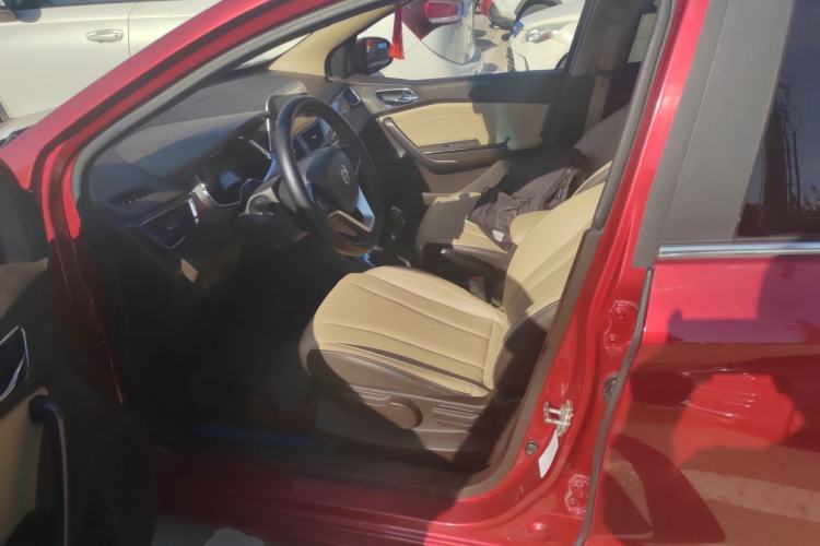 Used Baojun 310W 2017 1.5L Manual Fashion Model China V