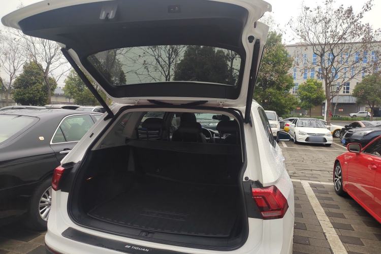 Used Volkswagen Tiguan L 2020 330TSI Automatic Two-Wheel Drive Smart Luxury Edition China VI Standard Trunk