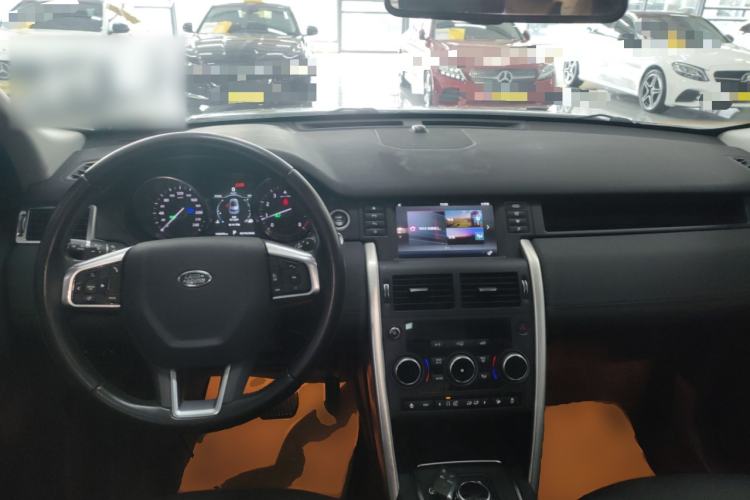 Used Land Rover Discovery Sport 2018 240 PS SE Version Center Console