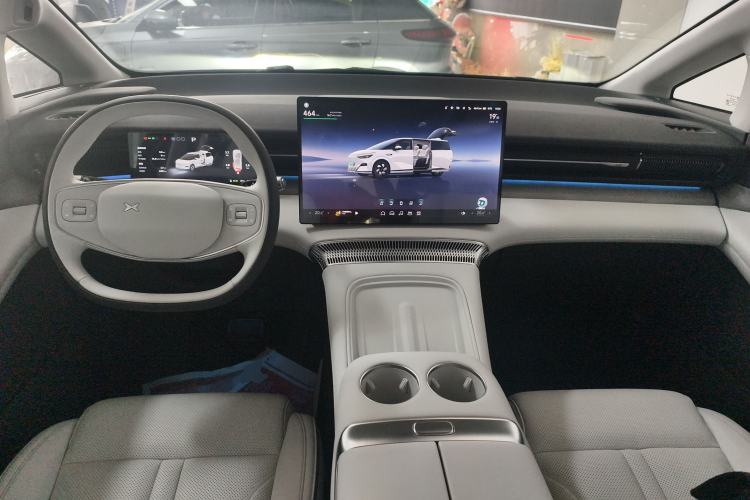 Used XPeng X9 2025 650 Long-Range Max Center Console