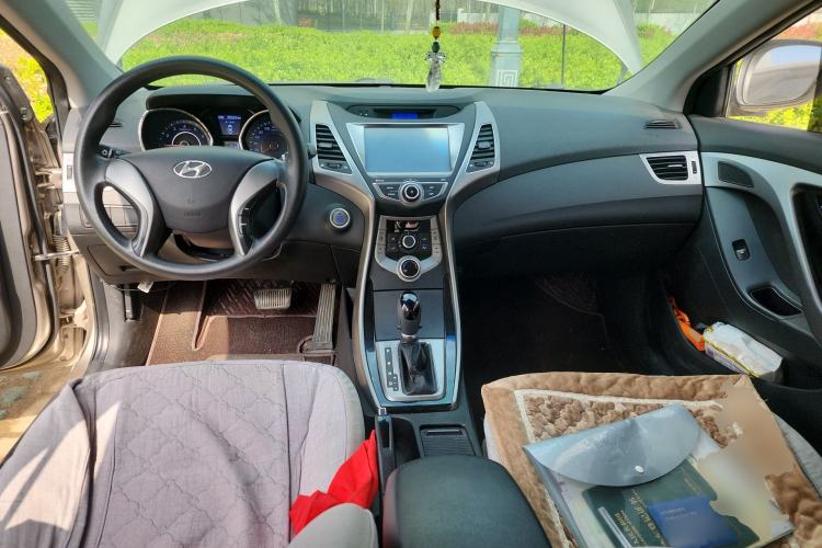 Used Hyundai Elantra (5th Generation / Langdong) 2015 1.6L Automatic Leading Model Center Console