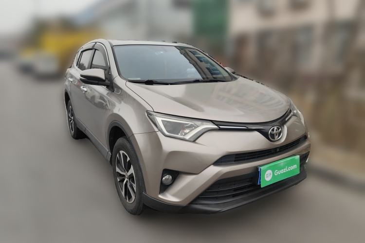 Used Toyota RAV4 2019 2.0L CVT Two-Wheel Drive Luxury Version China VI Standard Front Right 45 Deg