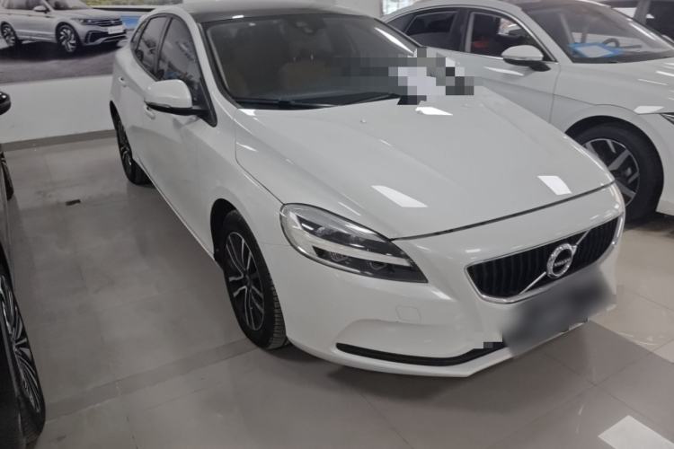 Used Volvo V40 2017 T3 Zhiyi Edition
