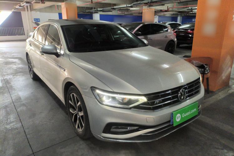 Used Volkswagen Magotan 2020 330TSI DSG Leading Model Front Right 45 Deg