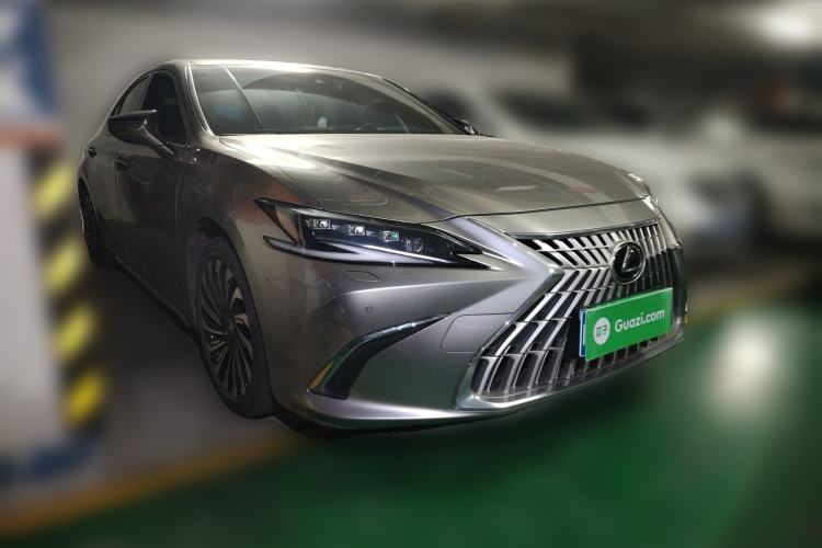 Used Lexus ES 2022 300h Silver Glow Limited Edition
