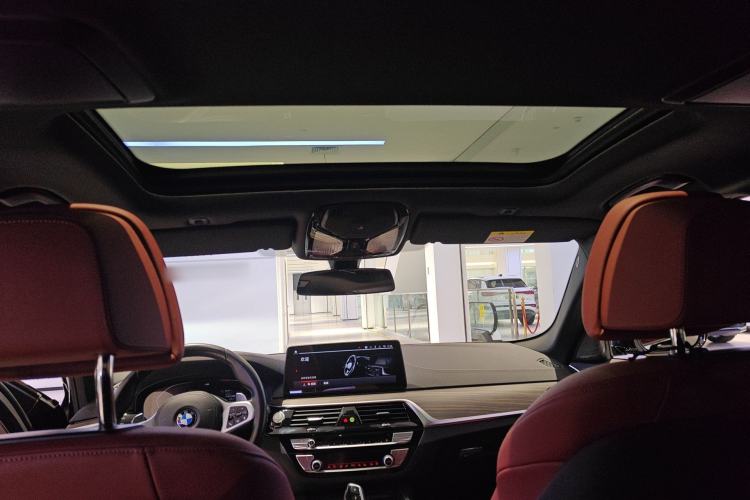 Used BMW 5 Series 2022 Second Facelift 530Li Luxury Version M Sport Package Headliner