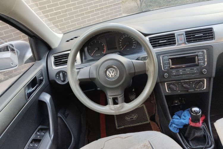 Used Volkswagen Santana 2015 1.6L Manual Comfort Edition
