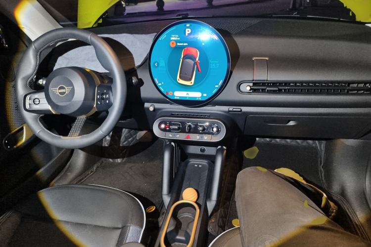 Used MINI Electric COOPER 2024 456km COOPER E Classic Edition Center Console