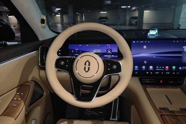 Used Hima AITO M8 2025 Extended-Range Max+ Version 53.4 kWh 6-Seater Edition Steering Wheel